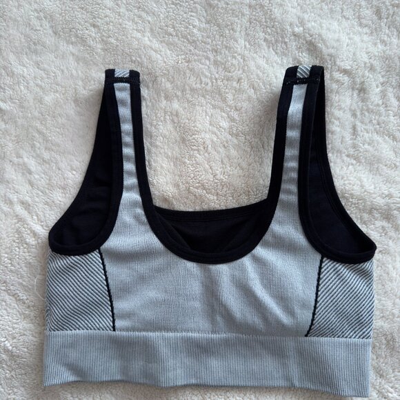 New Balance Seamless Crop Sports Bra - White (S/P) - Picture 4 of 6